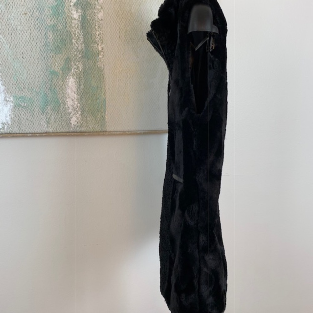 Faux fur black vest. L. - Picture 7 of 13
